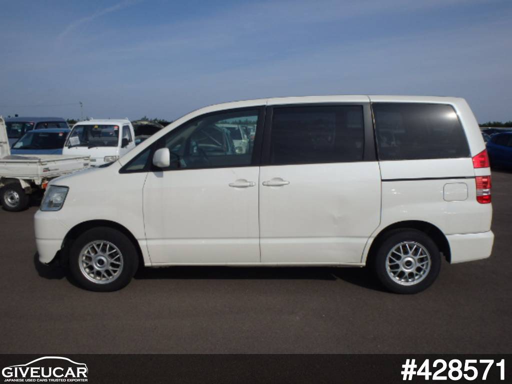 Used TOYOTA NOAH from Japan car exporter - 428571 | GIVEUCAR